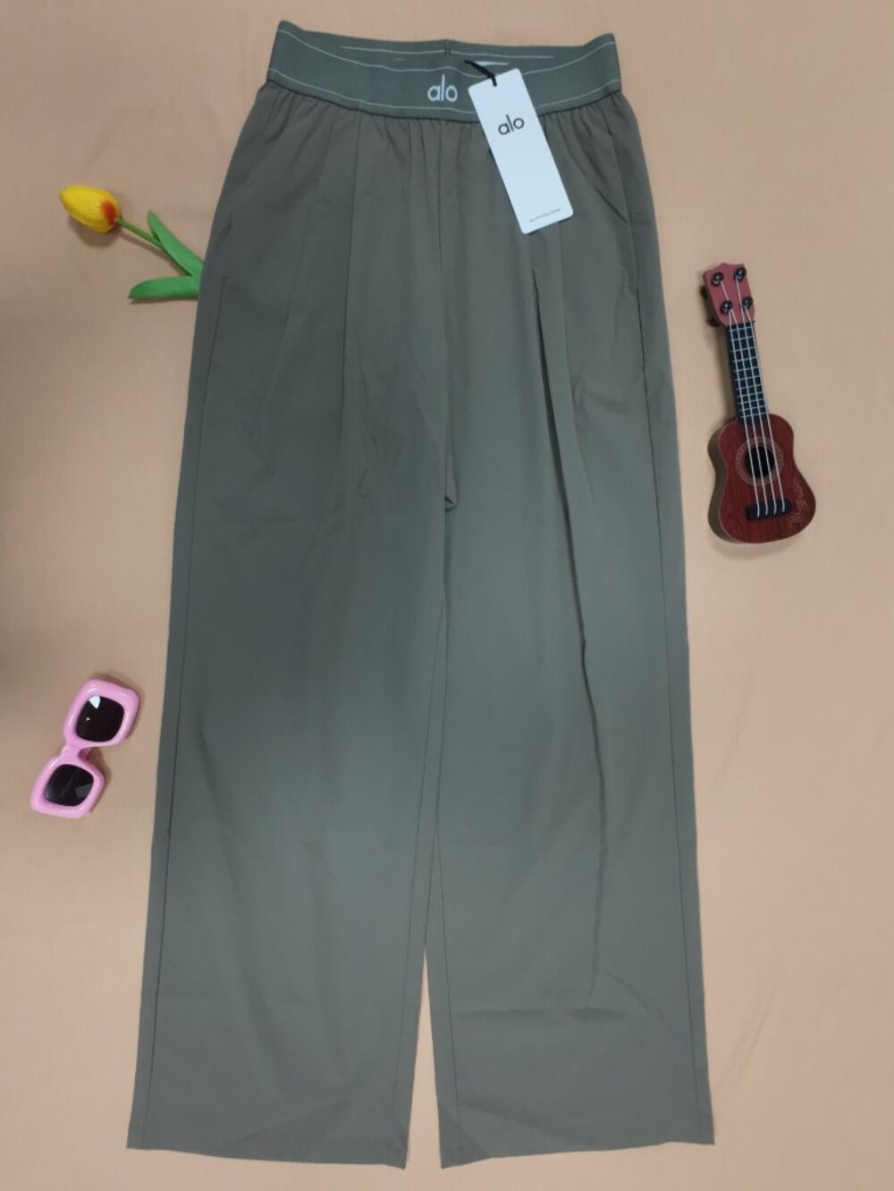 Brand New🧖‍♀️ALO Yoga Olive Suit Up Trouser 30" Inseam Regular👍